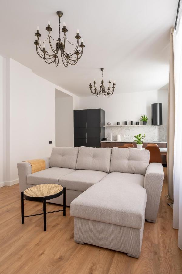 Spacious 1-Bedroom Apartment In The Heart Of Old Town リガ エクステリア 写真