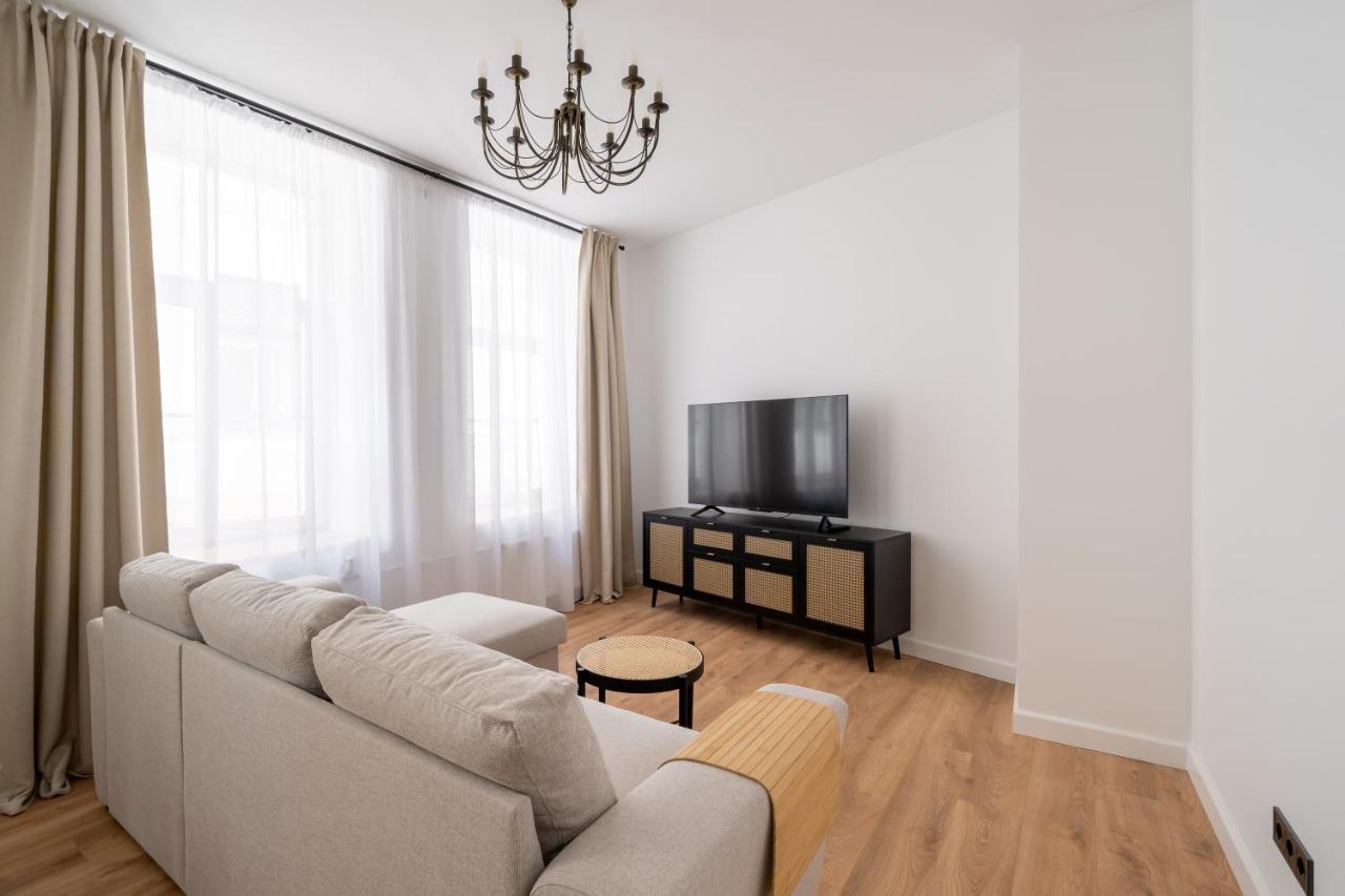Spacious 1-Bedroom Apartment In The Heart Of Old Town リガ エクステリア 写真