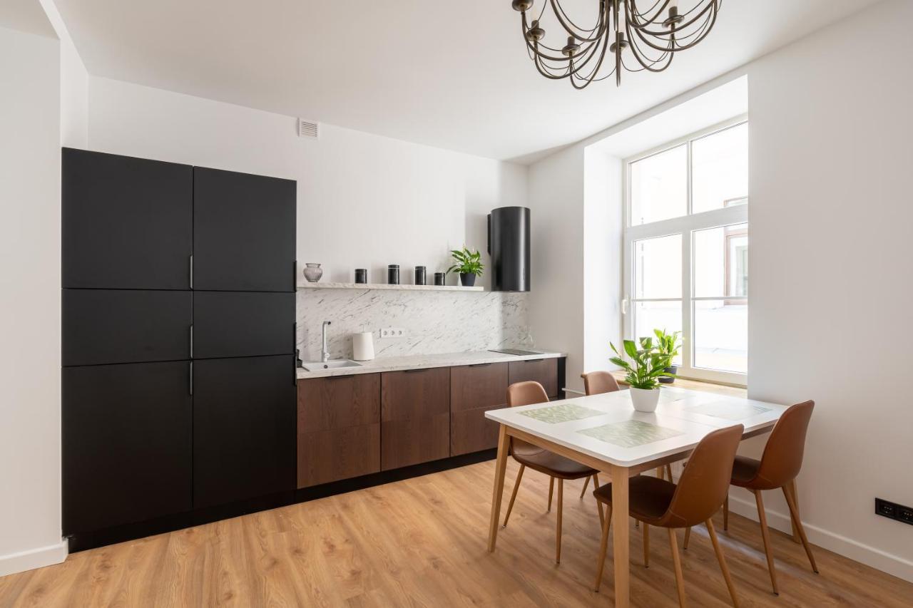 Spacious 1-Bedroom Apartment In The Heart Of Old Town リガ エクステリア 写真