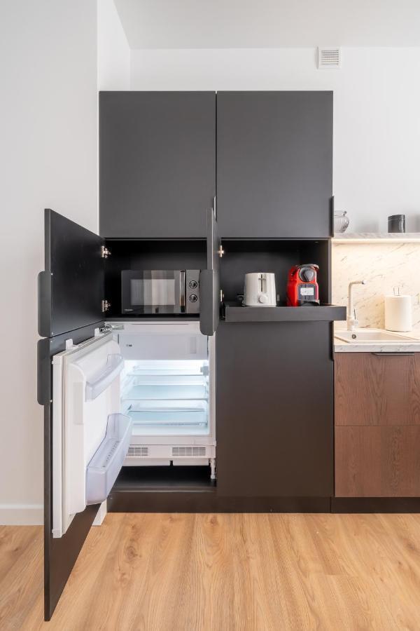 Spacious 1-Bedroom Apartment In The Heart Of Old Town リガ エクステリア 写真