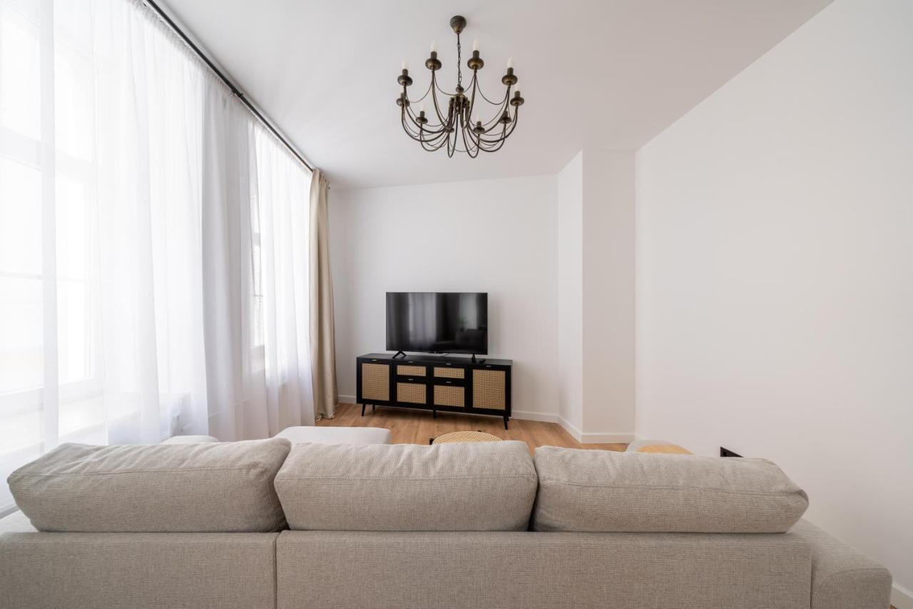 Spacious 1-Bedroom Apartment In The Heart Of Old Town リガ エクステリア 写真