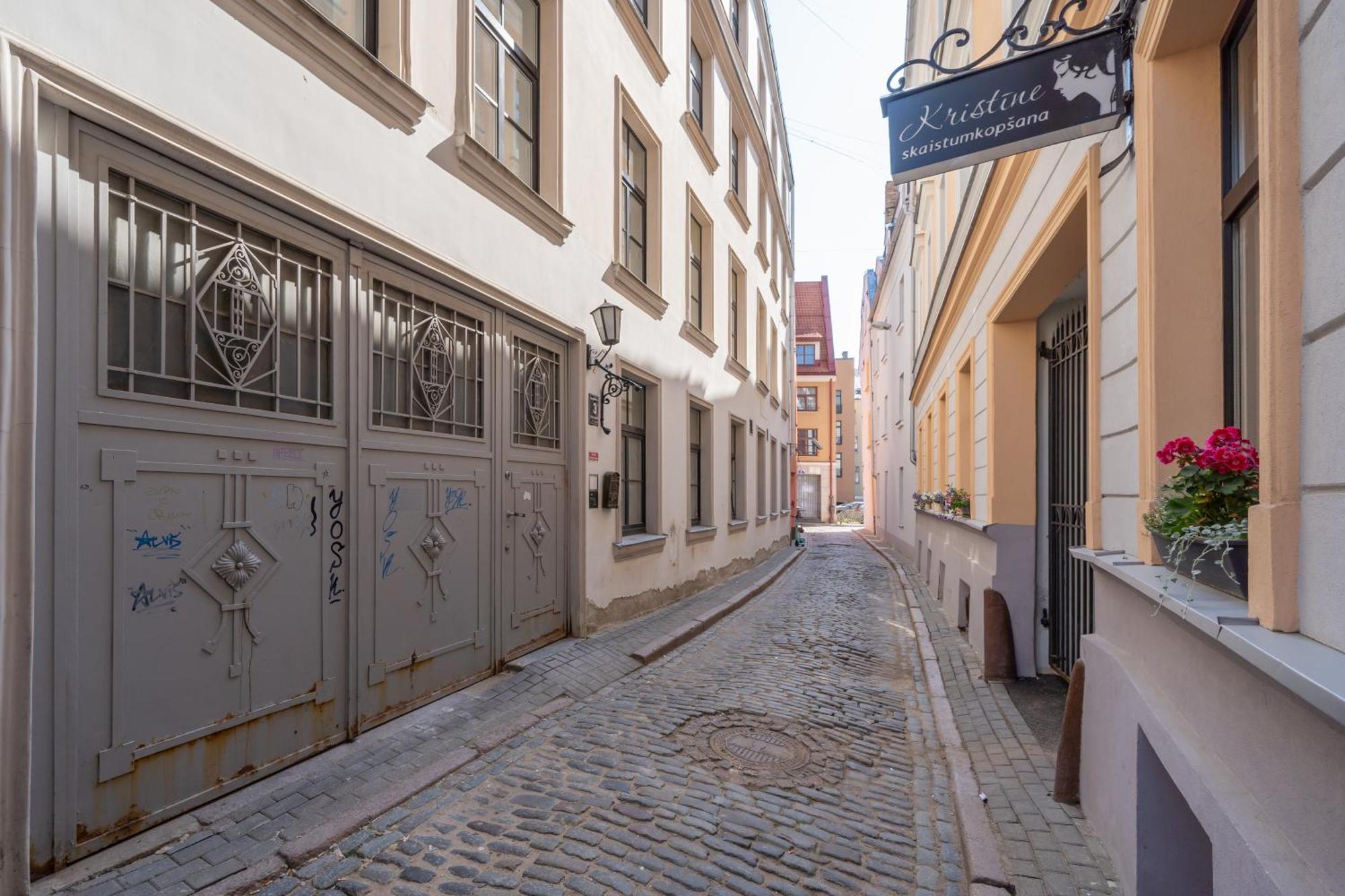 Spacious 1-Bedroom Apartment In The Heart Of Old Town リガ エクステリア 写真